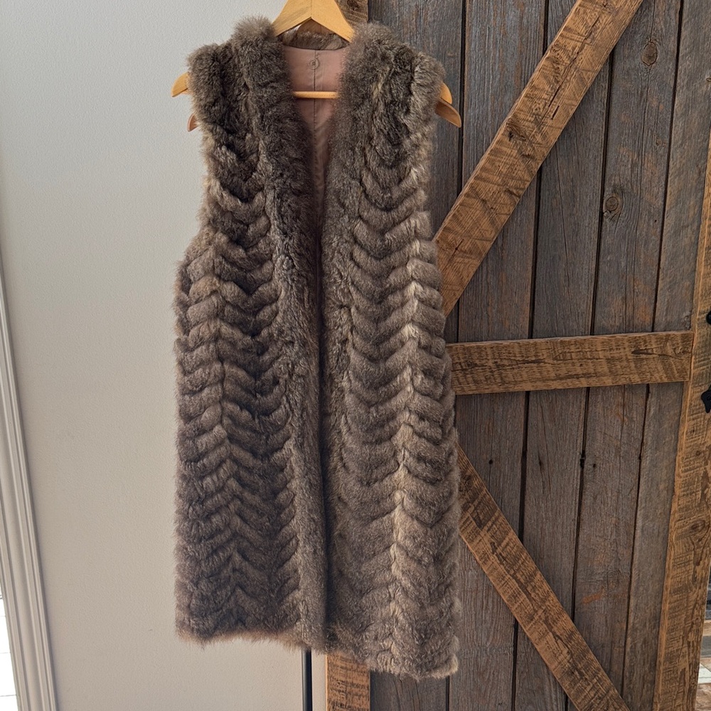 Long chevron fur sleeveless vest - PTP 21 inch